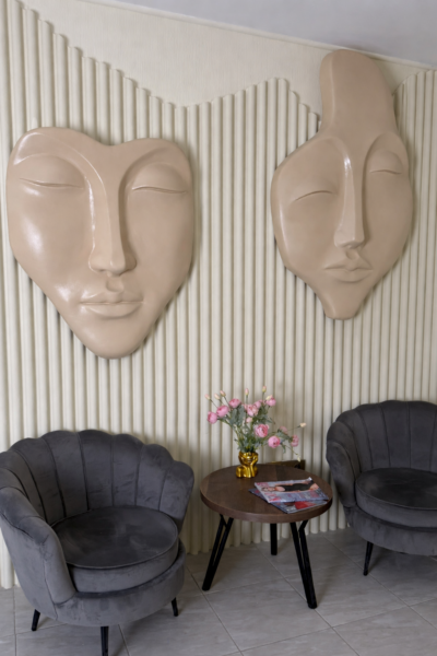 Elemente decorative din polistiren și plastic